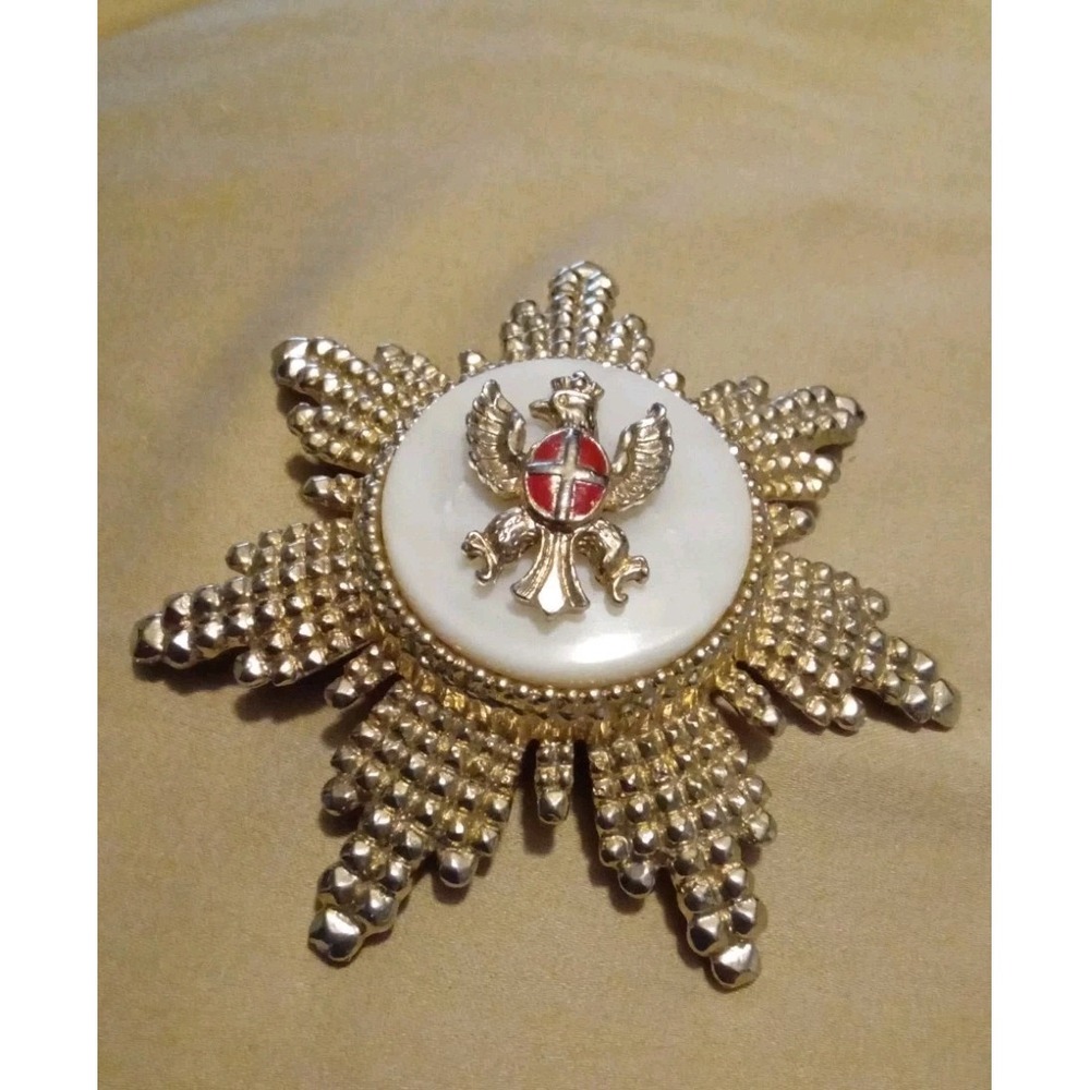 Vintage Style Medal Brooch Pin Gold Tone Eagle Design Statement Jewelry